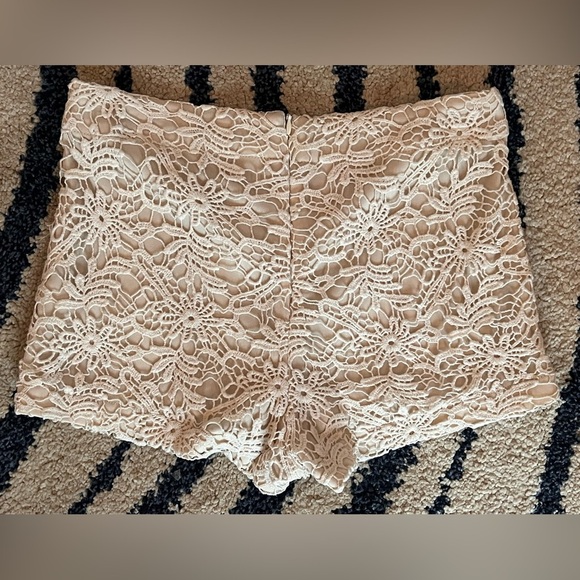 Monteau Cream Lace Shorts - Picture 2 of 5
